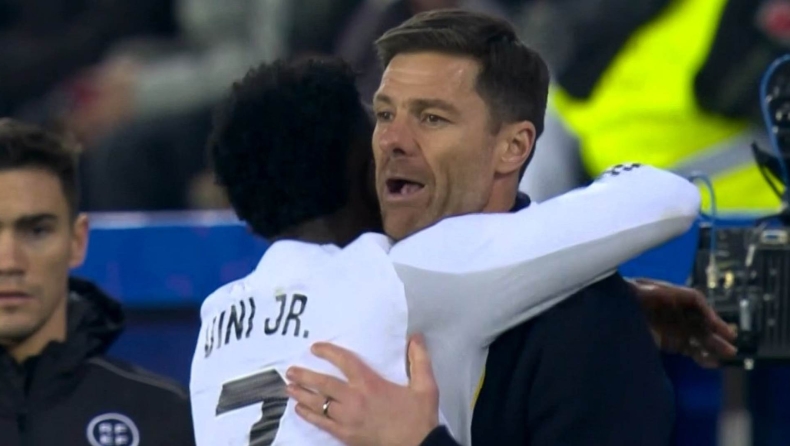 Ρεάλ Μαδρίτης: Η αγκαλιά-ανακωχή μεταξύ Αλόνσο-Βίνι και η ατάκα «φαρμάκι» (vid)