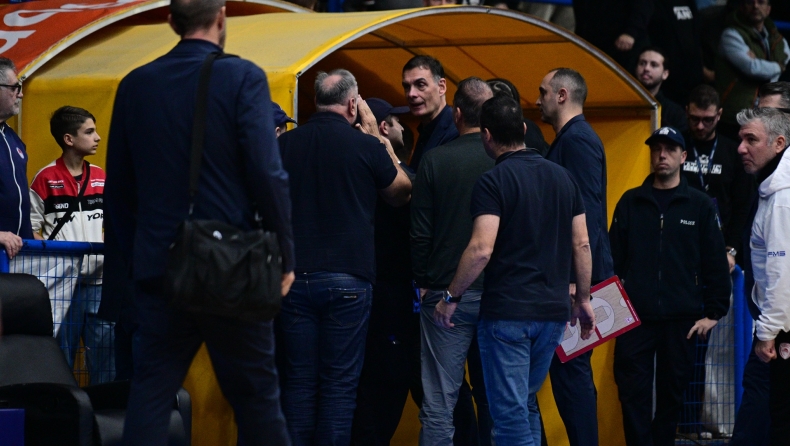 Περιστέρι - Ολυμπιακός: Φραστικό επεισόδιο ανάμεσα σε Μπαρτζώκα και εξέδρα