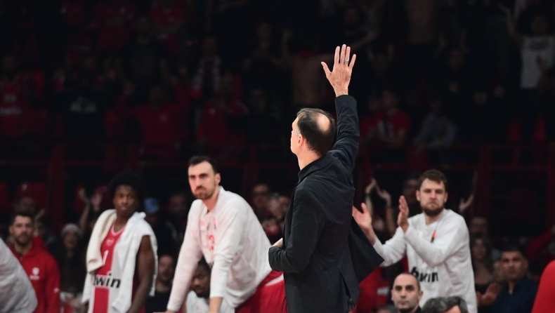 Βεζένκοβ: Η αντίδρασή του στο σύνθημα για τον Μπαρτζώκα!