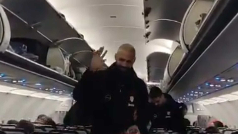 Ολυμπιακός: Αποθέωση για τον Φουρνιέ στο αεροπλάνο της επιστροφής