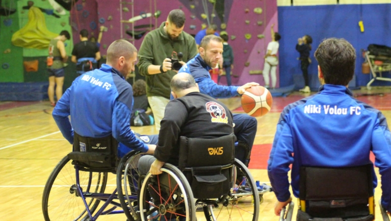 Νίκη Βόλου: Οι ποδοσφαιριστές της έπαιξαν μπάσκετ με αμαξίδια! (vid)