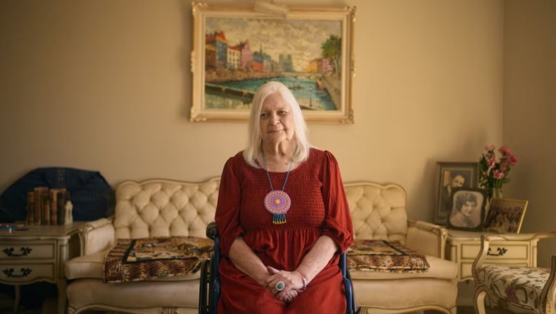 Η 84χρονη που δουλεύει νύχτα και βάζει στόχο τα 100: «Αν σταματήσω, θα γεράσω»