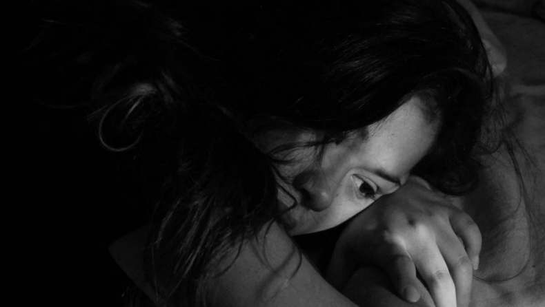 10 ατάκες των ανθρώπων που προσποιούνται ότι είναι ευτυχισμένοι, αλλά έχουν θλίψη μέσα τους