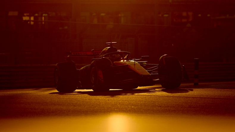 F1: Η McLaren έβγαλε στο σφυρί το μονοθέσιο του 2026