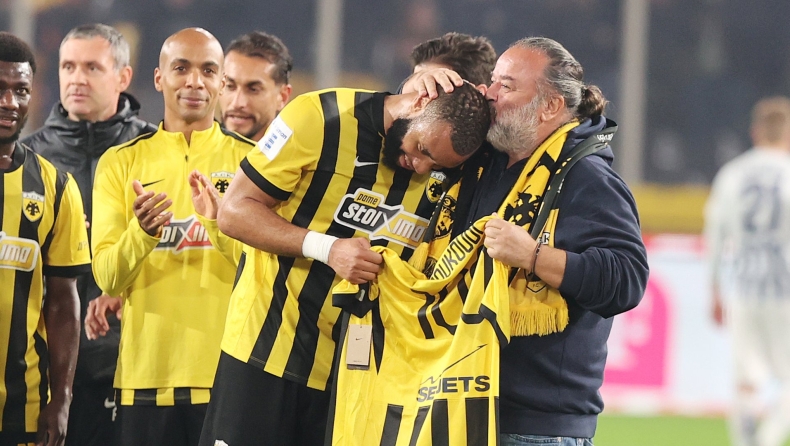 ΑΕΚ: Αποθέωση για τον «100αρη» Μουκουντί, τον τίμησε ο Ηλιόπουλος