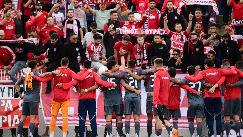 Ολυμπιακός: Ο δρόμος με πυρσούς προς το γήπεδο και η απίστευτη παρουσία του κόσμου (vid)