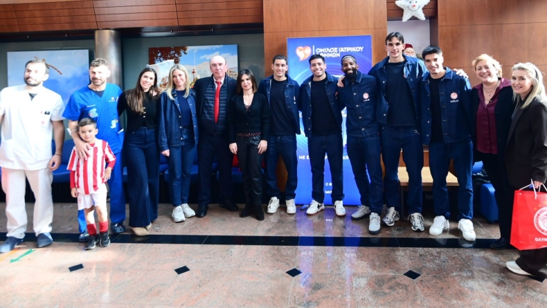 Ολυμπιακός: «Ερυθρόλευκα» χαμόγελα και δώρα στο Ιατρικό Κέντρο Αθηνών