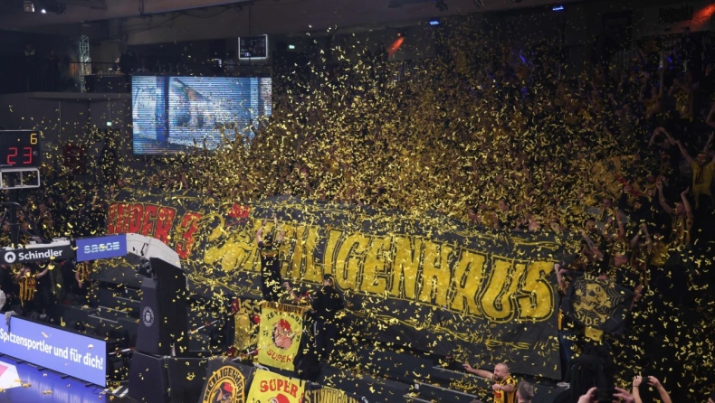 Άρης: Οι οπαδοί του Άρη «τρέλαναν» το Αμβούργο