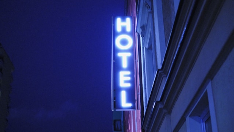 Πρώην πράκτορας του FBI αποκαλύπτει τους κινδύνους διαμονής σε ξενοδοχεία (vid)