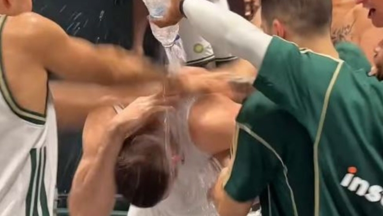 Ρογκαβόπουλος: Φατούρο, μπουγέλο, αποθέωση και... λόγος στα αποδυτήρια