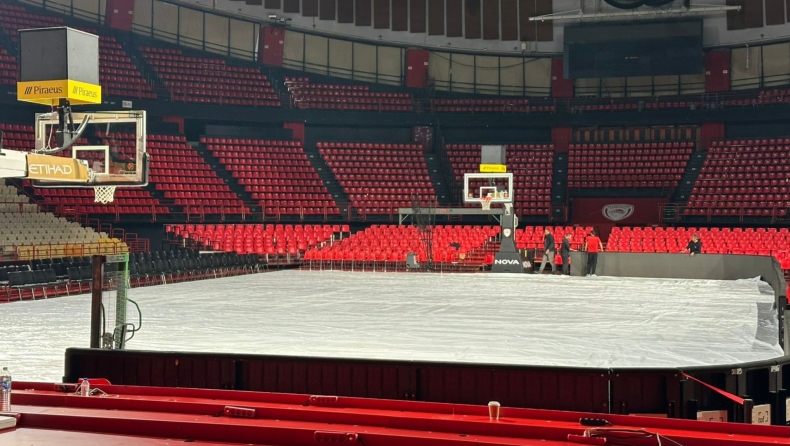 Ολυμπιακός: Καλύφθηκε το παρκέ στο ΣΕΦ