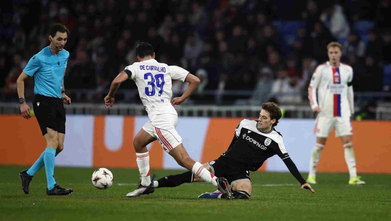 Λιόν – ΠΑΟΚ: Πρώτη κόκκινη για τον Κωνσταντέλια στην καριέρα του (vid)