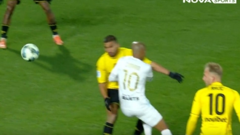 Άρης - ΑΕΚ: Σκόραρε ο Ντουντού, ακυρώθηκε το γκολ για φάουλ του Ροζ