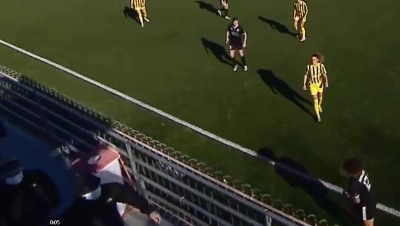 ΑΕΚ: Το βίντεο με την εισβολή των κουκουλοφόρων και τη διακοπή στο Μοσχάτο