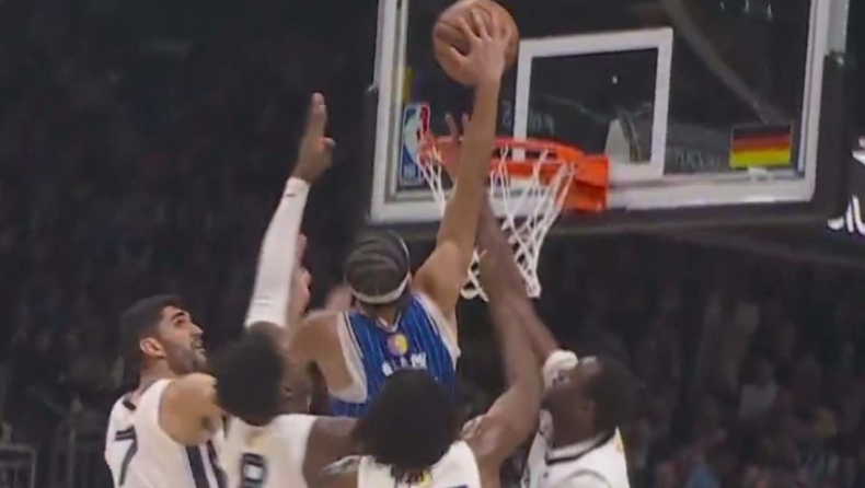 Ο Μπλακ έκανε το κάρφωμα της σεζόν: Αδιανόητο πόστερ κόντρα σε 4 παίκτες των Γκρίζλις (vid)