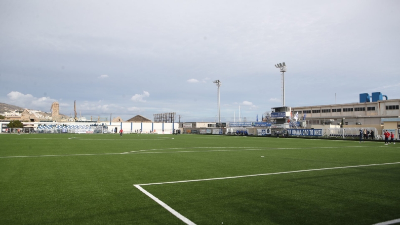 Ελλάς Σύρου: Ακατάλληλο το γήπεδο, κίνδυνος να μετακομίσει η ομάδα