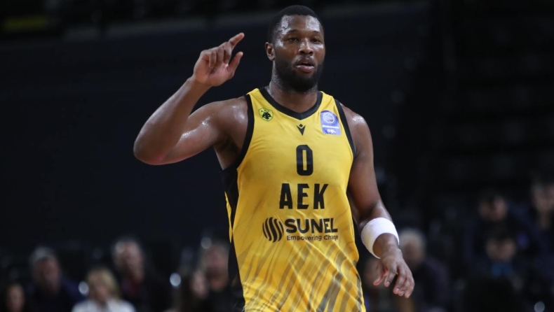 Γκρέι: Παίκτης-ορχήστρα στην ΑΕΚ, διαμάντι για την κοινωνία (vid)
