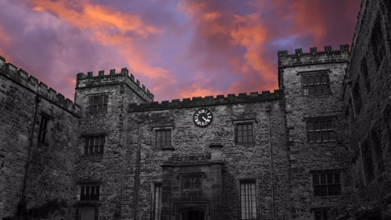 Το αγγλικό κάστρο όπου οι επισκέπτες κοιμούνται ανάμεσα σε 100 φαντάσματα