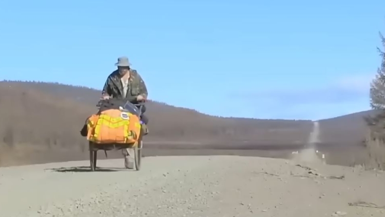 Ο Άγγλος που ξεκίνησε το 1998 με 400 ευρώ για να γυρίσει όλο τον κόσμο: 27χρονια μετά είναι έτοιμος για την επιστροφή