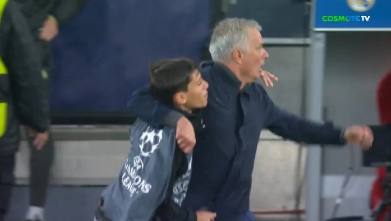 Μουρίνιο: Η τρέλα και η αγκαλιά με το ball boy στο γκολ του Τρούμπιν