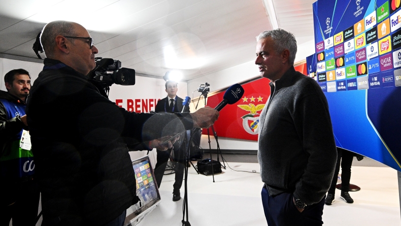 Μουρίνιο: «Μην πηδήξετε από μπαλκόνια, θα ξαναχάσουμε...»