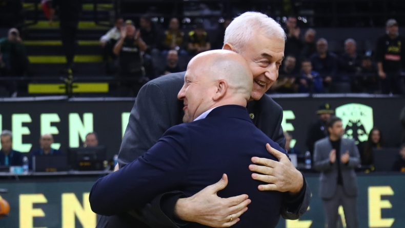 ΑΕΚ: Η αγκαλιά Σάκοτα - Νίκολιτς και η αποθέωση από τον κόσμο