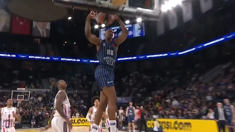 Εφές - Παρί: Κάι Τζόουνς για... όλες τις δουλειές, ταπώνει και καρφώνει!