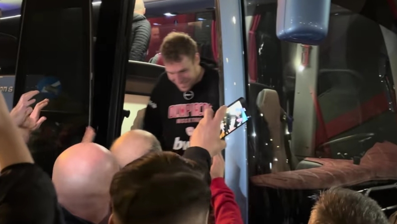 Ολυμπιακός: Η αποθέωση μετά το «διπλό» και το «MVP MVP» στον Βεζένκοβ