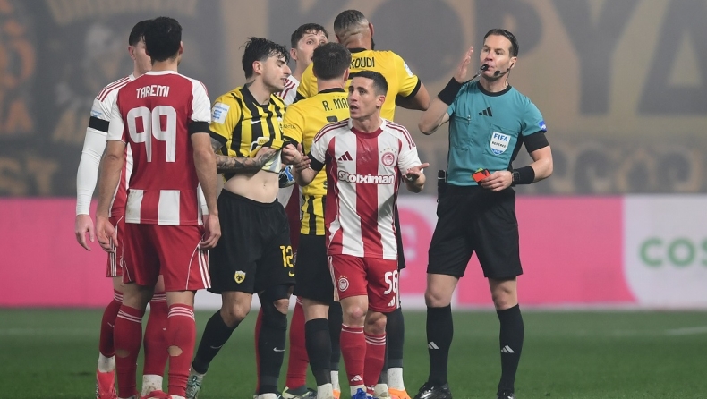 ΑΕΚ: Η Ένωση καταγγέλλει τον Ποντένσε για ρίψη ομπρέλας στην κερκίδα!