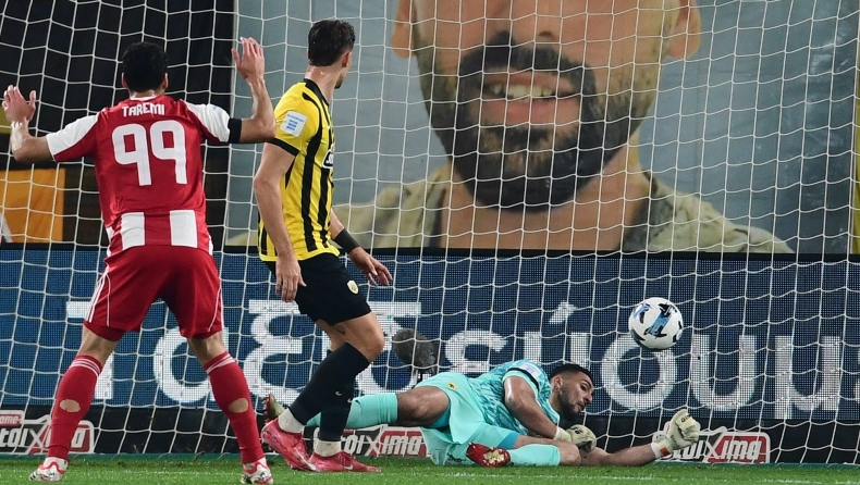 ΑΕΚ - Ολυμπιακός: Ο Στρακόσα έσωσε την Ένωση σε πλασέ του Ροντινέι