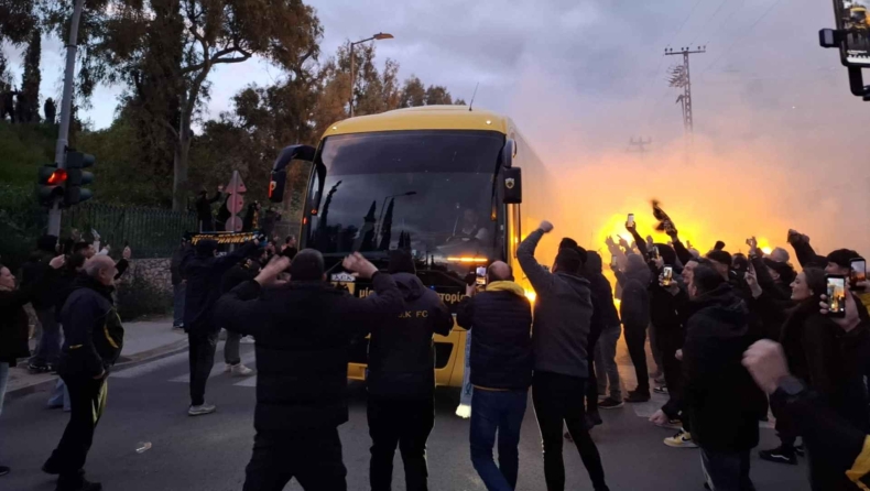 ΑΕΚ: Αποθέωση στην άφιξη της αποστολής στη Νέα Φιλαδέλφεια
