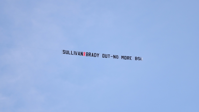 Γουέστ Χαμ: Οι οπαδοί έκραξαν τη διοίκηση με πανό σε αεροπλάνο