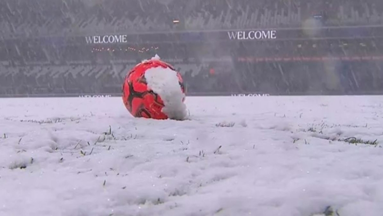 Άντερλεχτ: Οι οπαδοί έπιασαν φτυάρια και καρότσια για να καθαρίσουν το γήπεδο από το χιόνι