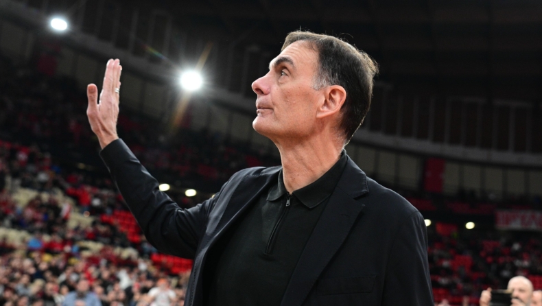 Ολυμπιακός: Ο Μπαρτζώκας αποθεώθηκε κατά την είσοδό του στο ΣΕΦ