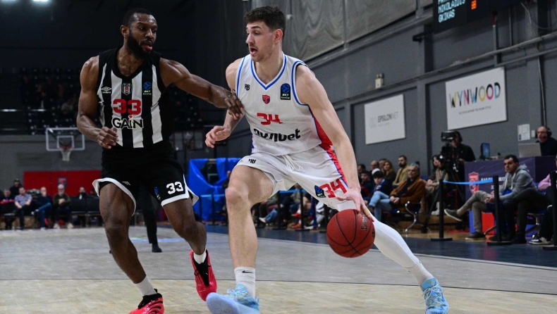 Μπεσίκτας: «Χυδαίο και προκλητικό πανό στον αγώνα με τον Πανιώνιο!»