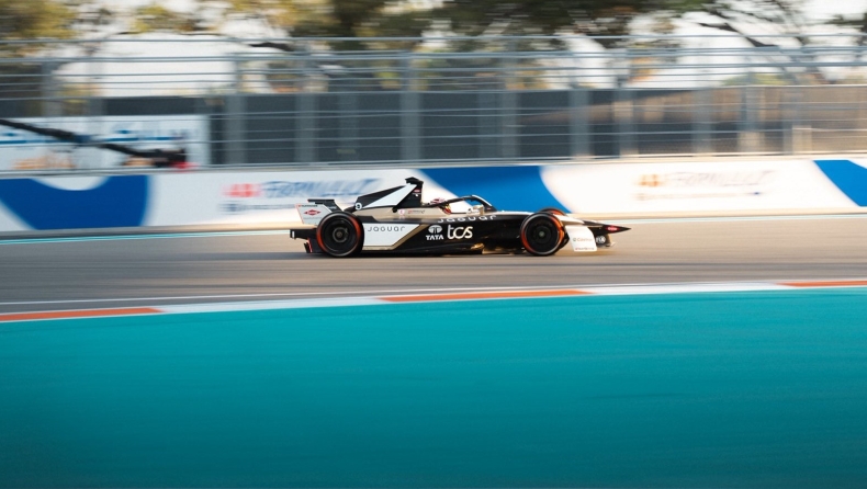 Formula E: Ιστορική νίκη του Μιτς Έβανς στο βρεγμένο Μαϊάμι