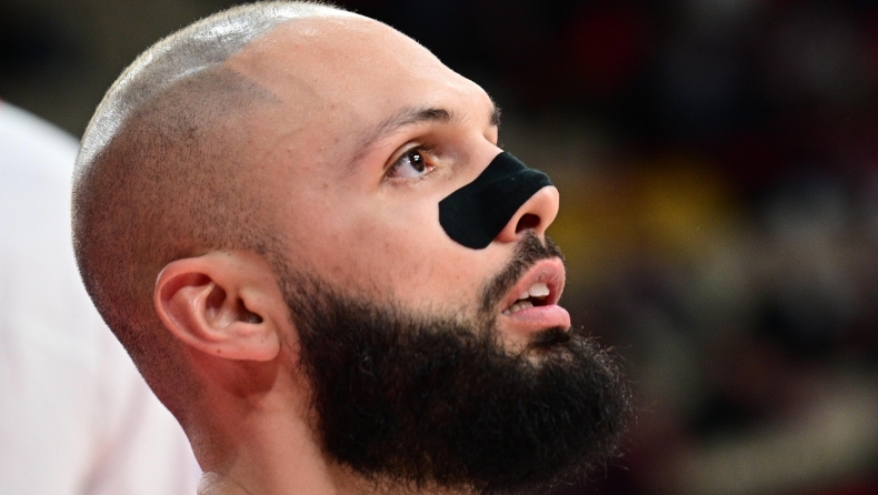 Εβάν Φουρνιέ: Τι είναι η ταινία που φορούσε στη μύτη και σε τι βοηθάει