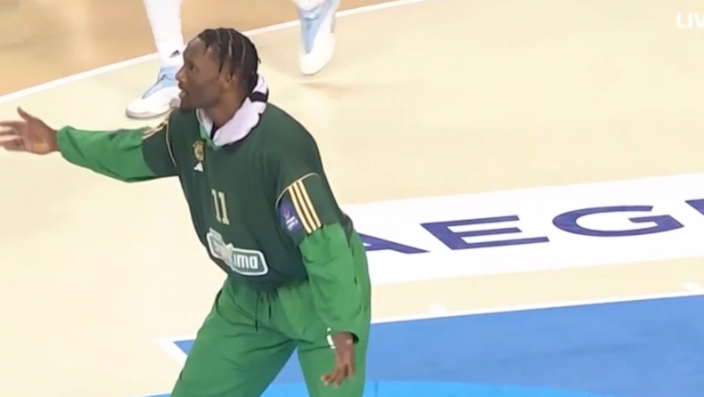 Παναθηναϊκός- ΠΑΟΚ 101-71: Ο Χέιζ-Ντέιβις δίνει οδηγίες στον Χολμς και συγχαρητήρια στον Ομορούγι