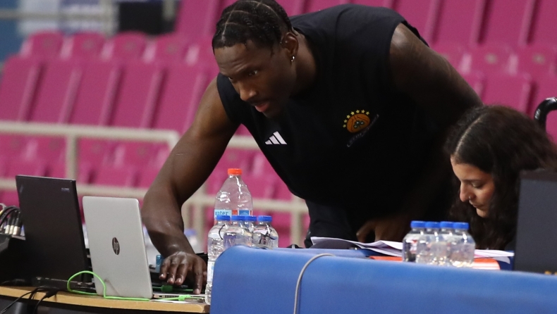 Ολυμπιακός - Παναθηναϊκός: Τα τραγούδια που επέλεξε ο Χέιζ Ντέιβις για την προθέρμανση του