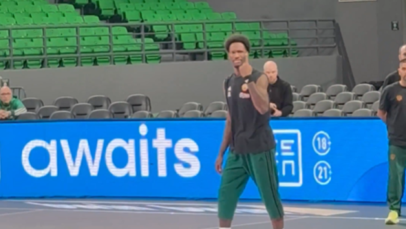 Χέιζ-Ντέιβις: Το... ξενέρωμα, η επιθυμία και η αγαπημένη του κλασσική μουσική στο T-Center για το ζέσταμά του