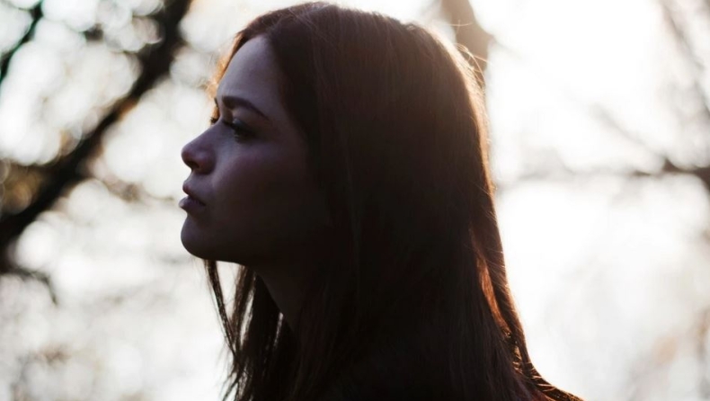 Γιατί οι ήσυχοι άνθρωποι παρεξηγούνται; 7 χαρακτηριστικά που κανείς δεν βλέπει