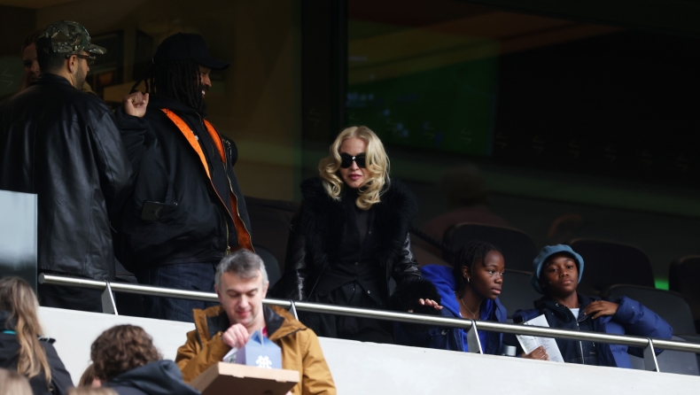 Μαντόνα: Στο πλευρό των δίδυμων κοριτσιών της στην Τότεναμ!