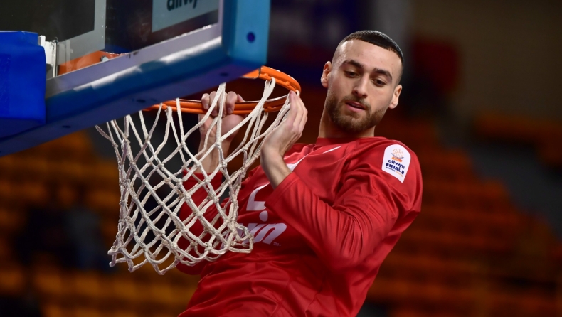 Νετζήπογλου: «Είμαστε ο Ολυμπιακός, φυσικά και σκεφτόμαστε μόνο τον τελικό και τον τίτλο»