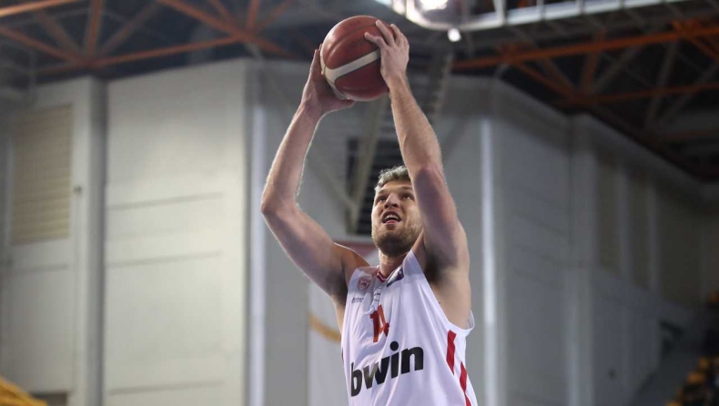 Bεζένκοβ για Χέιζ-Ντέιβις: «Καλώς ήρθε»