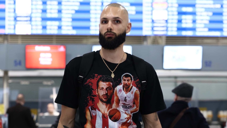 Ολυμπιακός: Ο Φουρνιέ εμφανίστηκε με μπλούζα με τον Παπαλουκά!