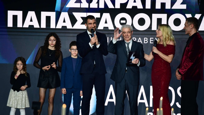 Gazzetta Awards: Τσιμίκας, Μαυροπάνος, Σάκκαρη αποθεώνουν τον παππού του Παπασταθόπουλου