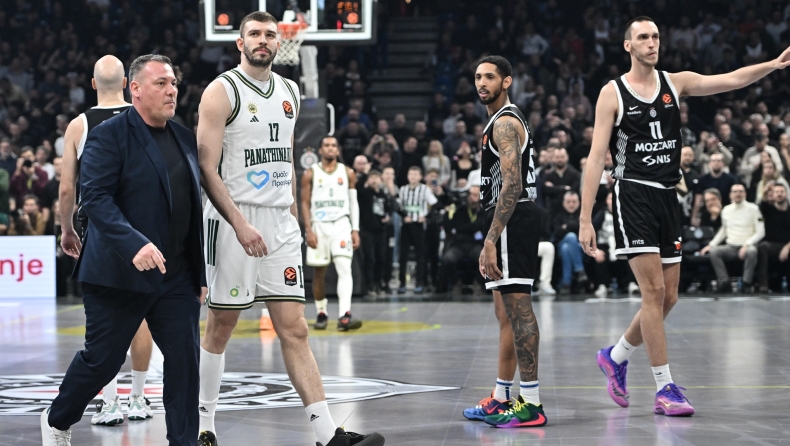 Ρογκαβόπουλος: Αποχώρησε από το γήπεδο εν μέσω ρίψης αντικειμένων! 