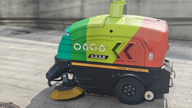 Η καθαριότητα σε άλλο επίπεδο: Αυτόματες ρομποτικές σκούπες κατακτούν τους δρόμους της Κίνας