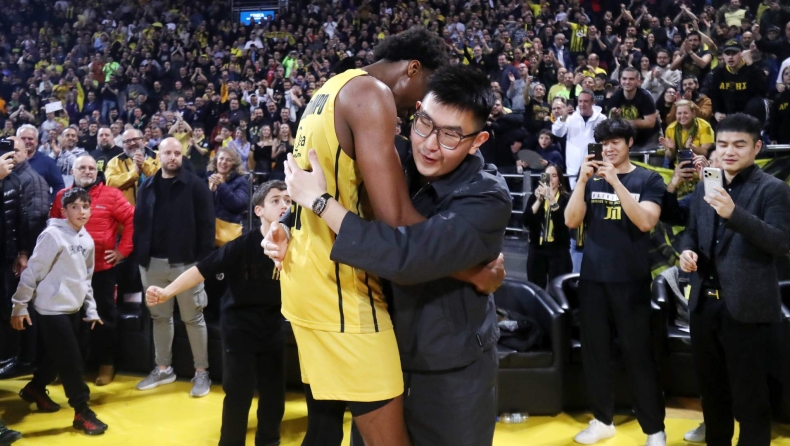 Άρης - Παναθηναϊκός: Τρέλα από Σιάο μετη νίκη - Έκανε high 5 με όλουυς τους παίκτες