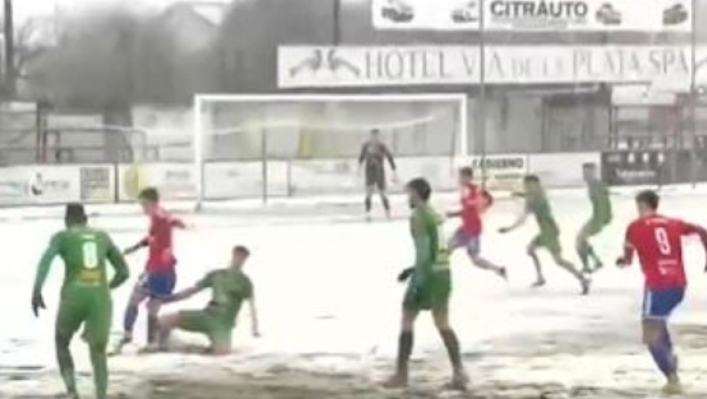 Ούτε στο... ice hockey: Παίκτες στην Ισπανία «βούλιαζαν» στο χιόνι